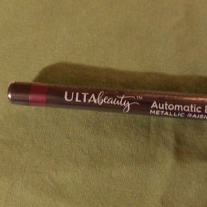 Metallic raisin color eye liner